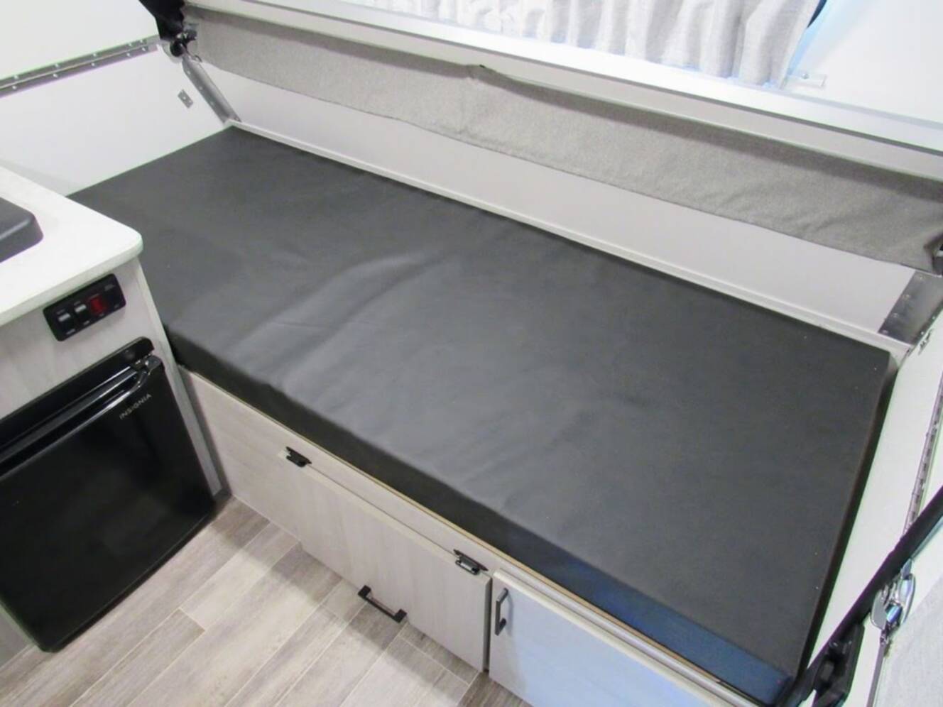 A photo of this 2025 Aliner Ranger 10 Dual Bed