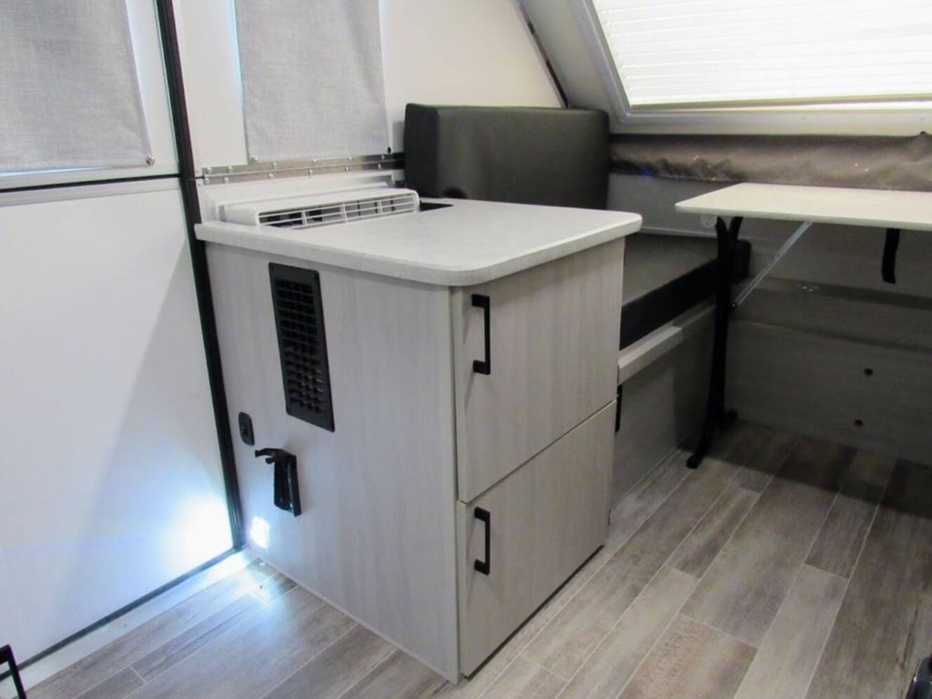 A photo of this 2025 Aliner Ranger 10 Dual Bed