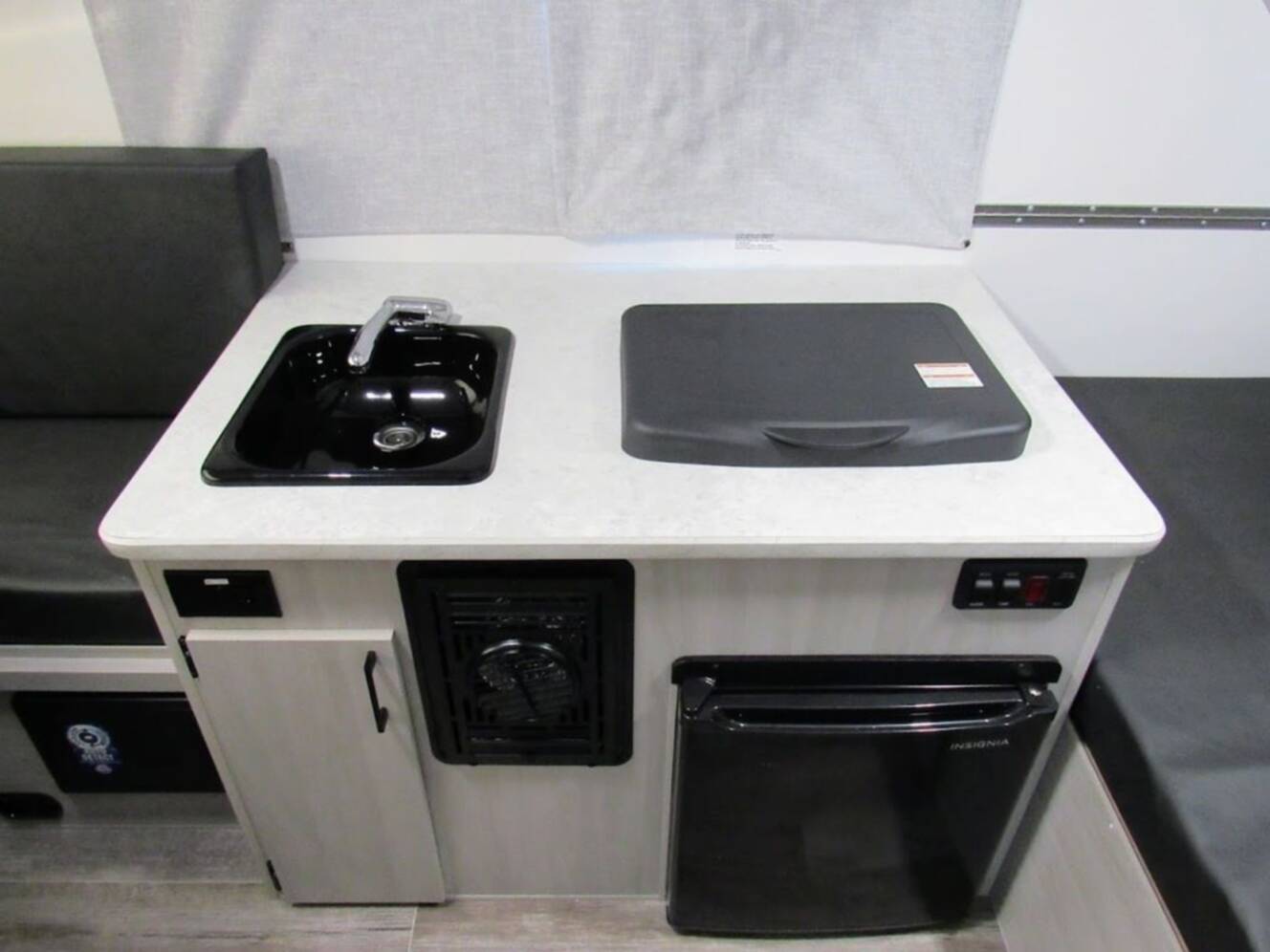A photo of this 2025 Aliner Ranger 10 Dual Bed