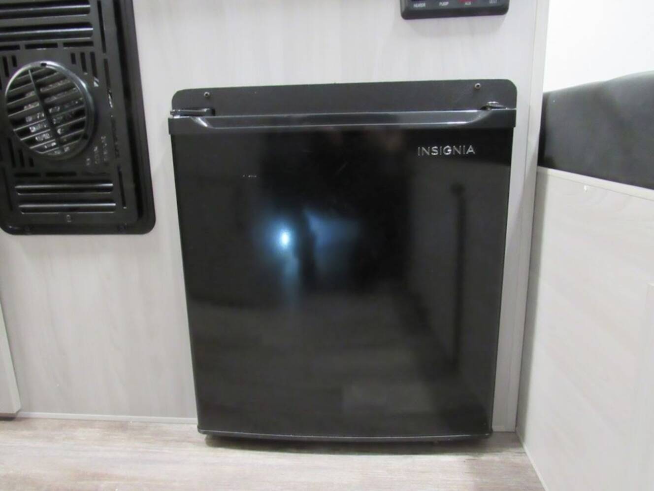 A photo of this 2025 Aliner Ranger 10 Dual Bed
