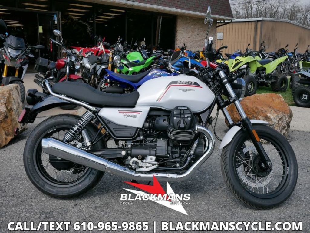 2026 Moto Guzzi V7 Special SPECIAL in Emmaus, PA