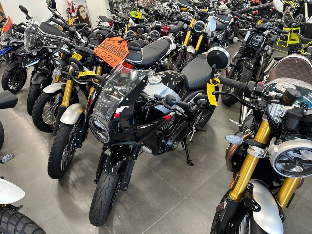 2026 Triumph Thruxton 400 Phantom Black / Aluminium Silver 400 in Augusta, ME