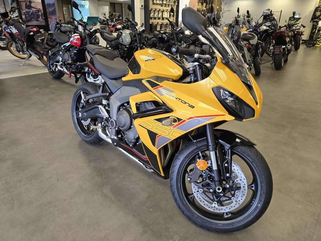 2026 Triumph Daytona 660 Cosmic Yellow / Sapphire Black 660 in San Antonio, TX