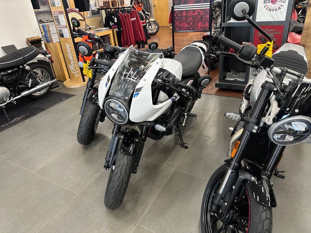 2026 Triumph Thruxton 400 Phantom Black / Aluminium Silver 400 in Augusta, ME