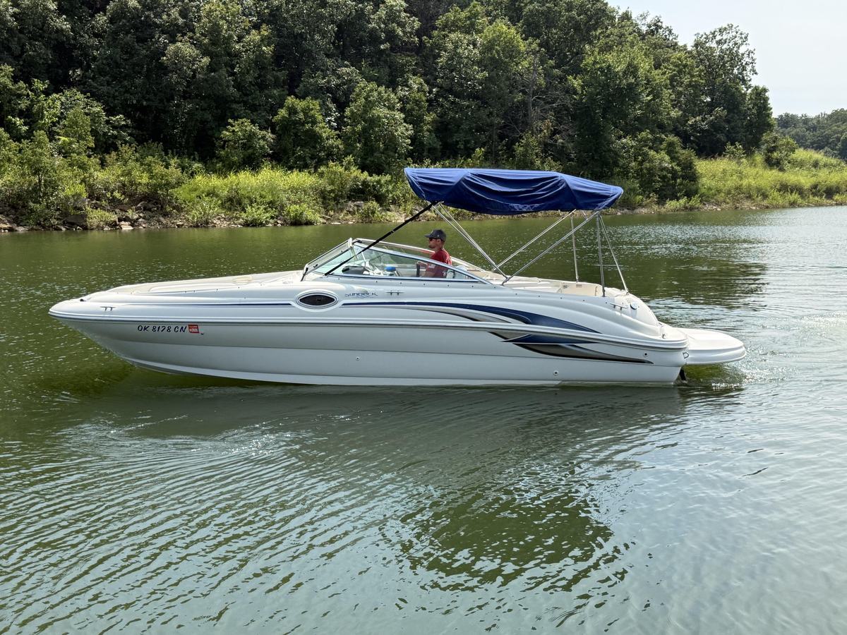 2000 Sea Ray 240 Sundeck in sperry OK
