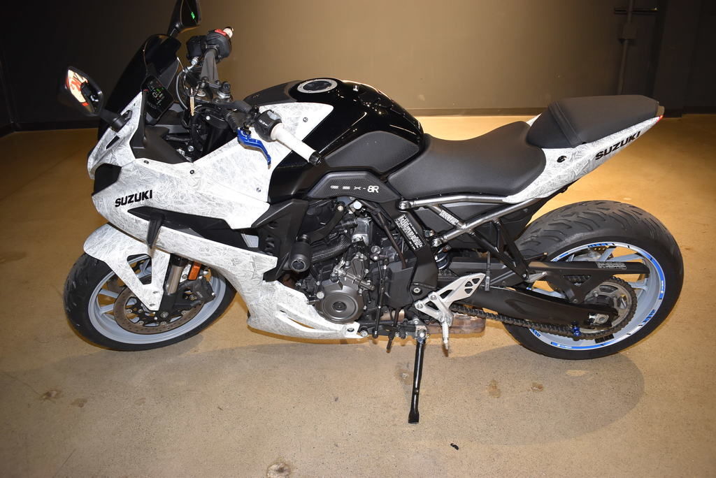 2024 Suzuki GSX-8R 8R in Elyria, OH