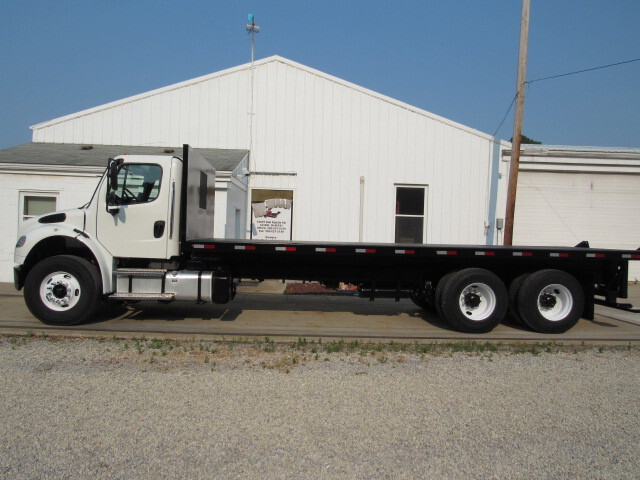 2022 FREIGHTLINER BUSINESS CLASS M2 106 in Grabill, IN