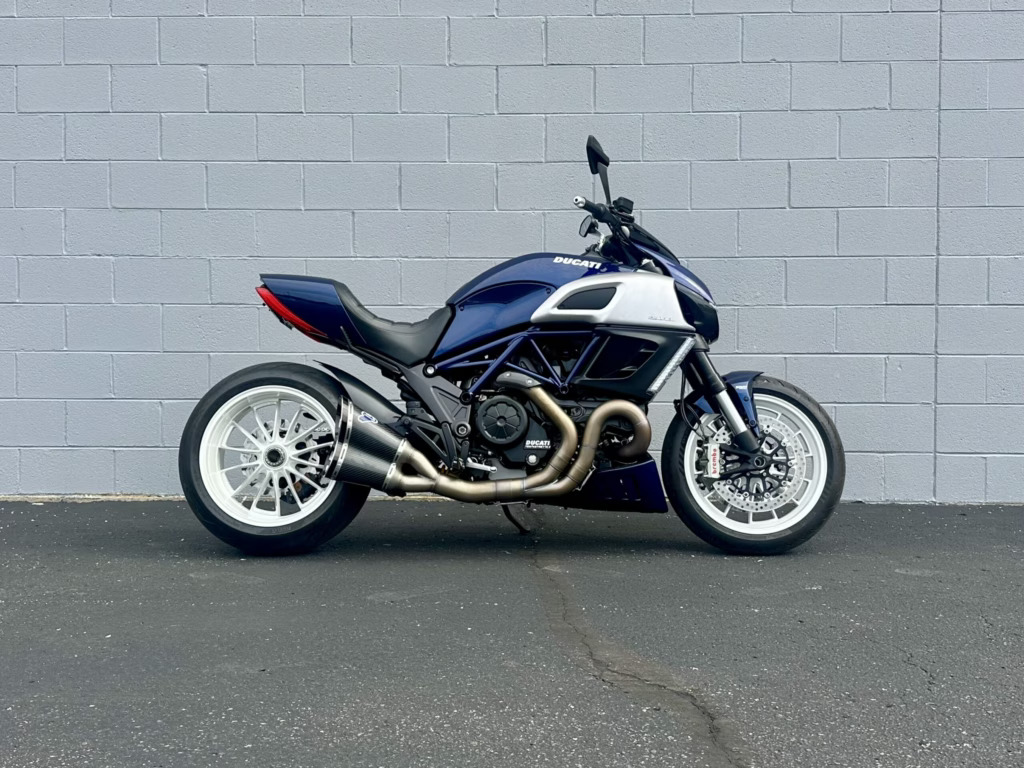 2013 Ducati DIAVEL BASE in Southfield, MI