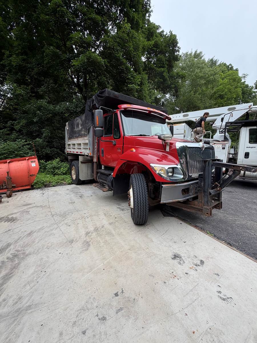 2004 International 7400 DT530 in Wayne, MI