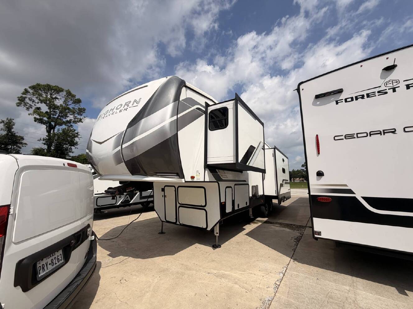 A photo of this 2024 Heartland BIGHORN TRAVELER 32RS