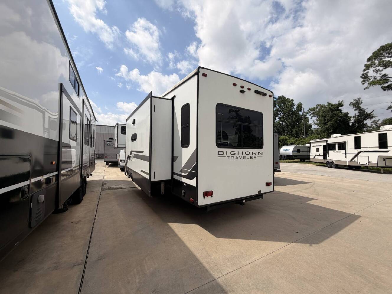 A photo of this 2024 Heartland BIGHORN TRAVELER 32RS