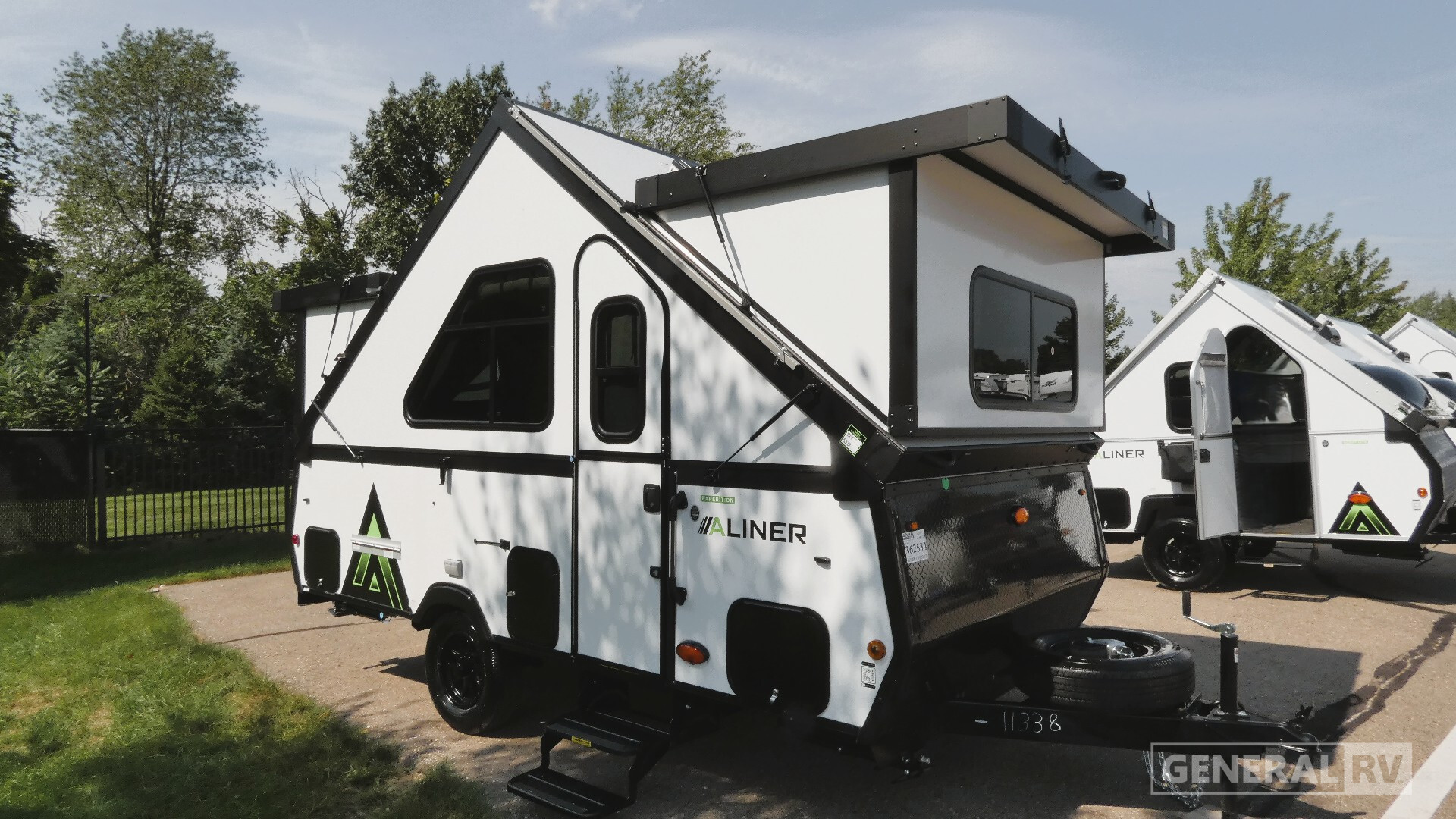 2027 Aliner Expedition Rear Sofa in clarkston MI