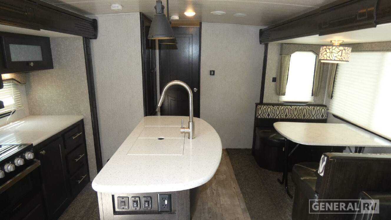 A photo of this 2019 Heartland North Trail Ultra Lite 27RBDS