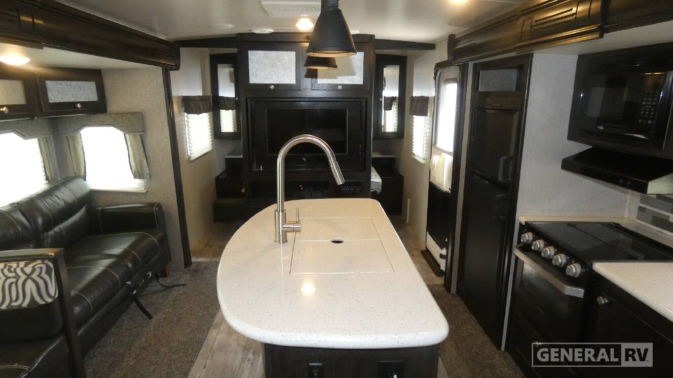 A photo of this 2019 Heartland North Trail Ultra Lite 27RBDS