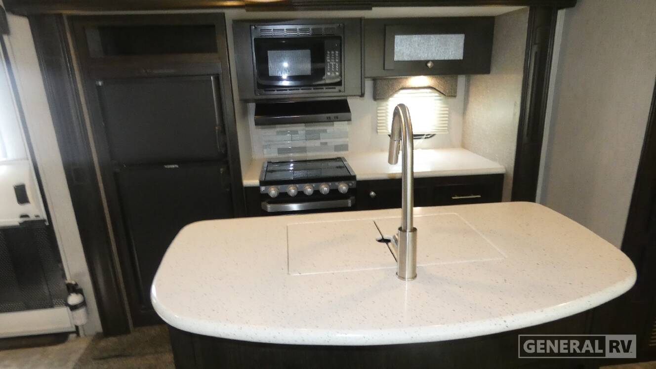 A photo of this 2019 Heartland North Trail Ultra Lite 27RBDS