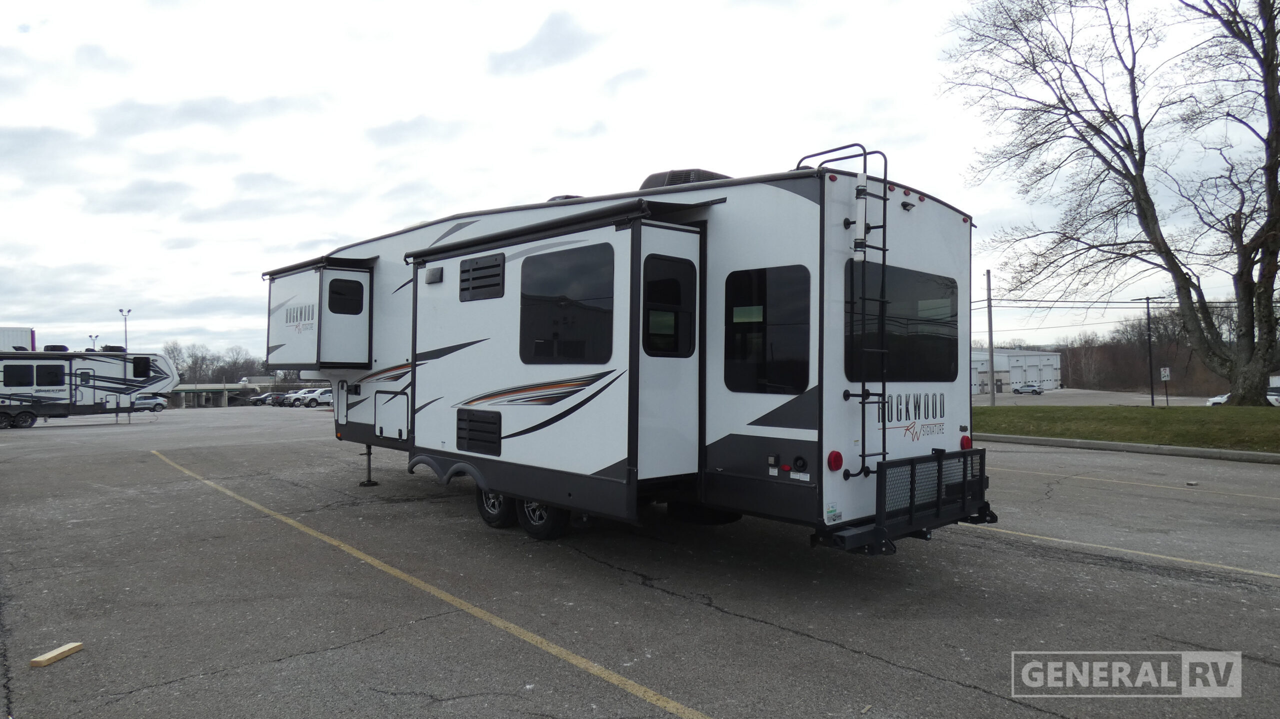 2022 Forest River Rockwood Signature 8288SB in north canton OH
