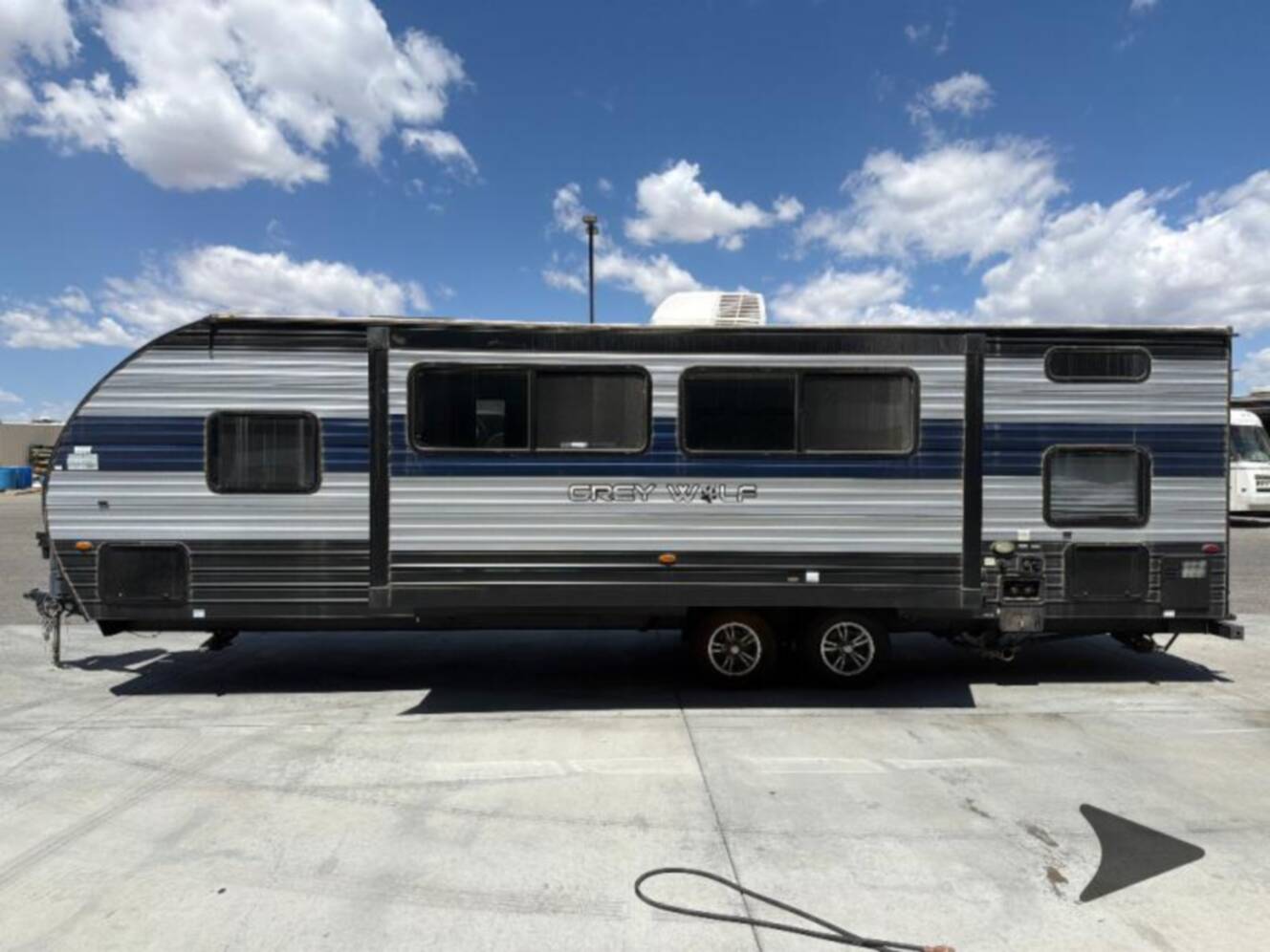 A photo of this 2022 Cherokee Cherokee Grey Wolf 26DBH