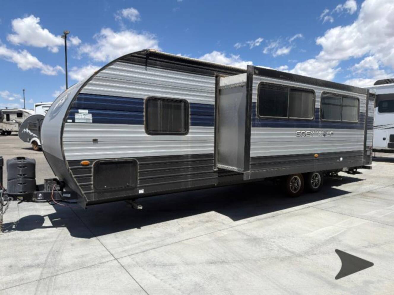 A photo of this 2022 Cherokee Cherokee Grey Wolf 26DBH
