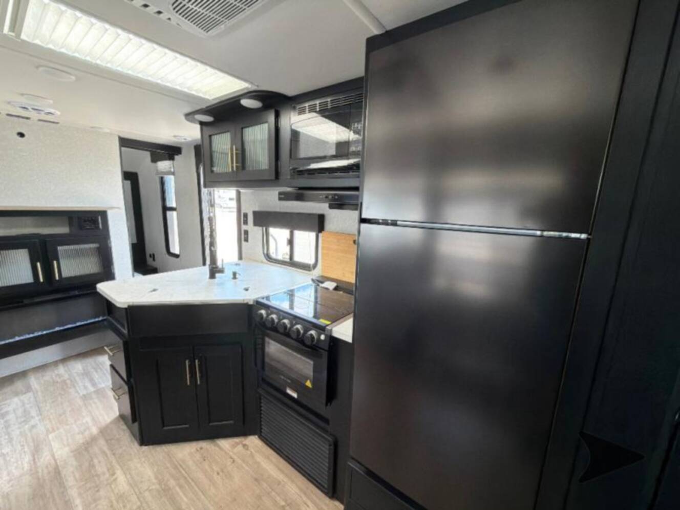 A photo of this 2022 Cherokee Cherokee Grey Wolf 26DBH