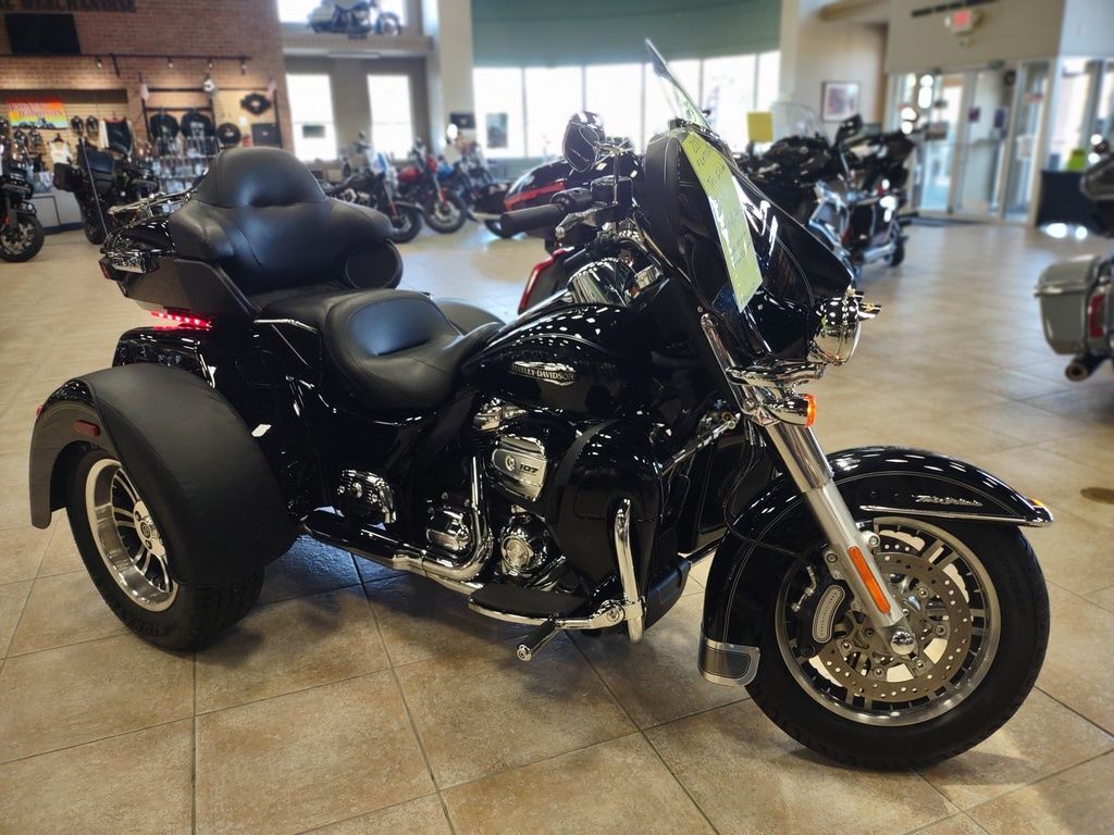 2017 Harley-Davidson® FLHTCUTG - Tri Glide® Ultra ULTRA CLASSIC in Chambersburg, PA