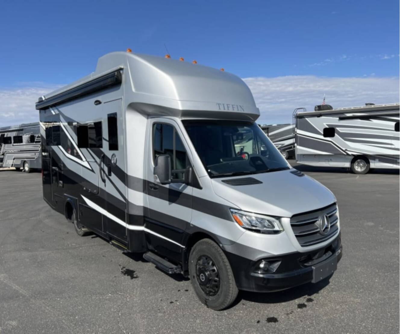 A photo of this 2027 Tiffin WAYFARER 25XLW