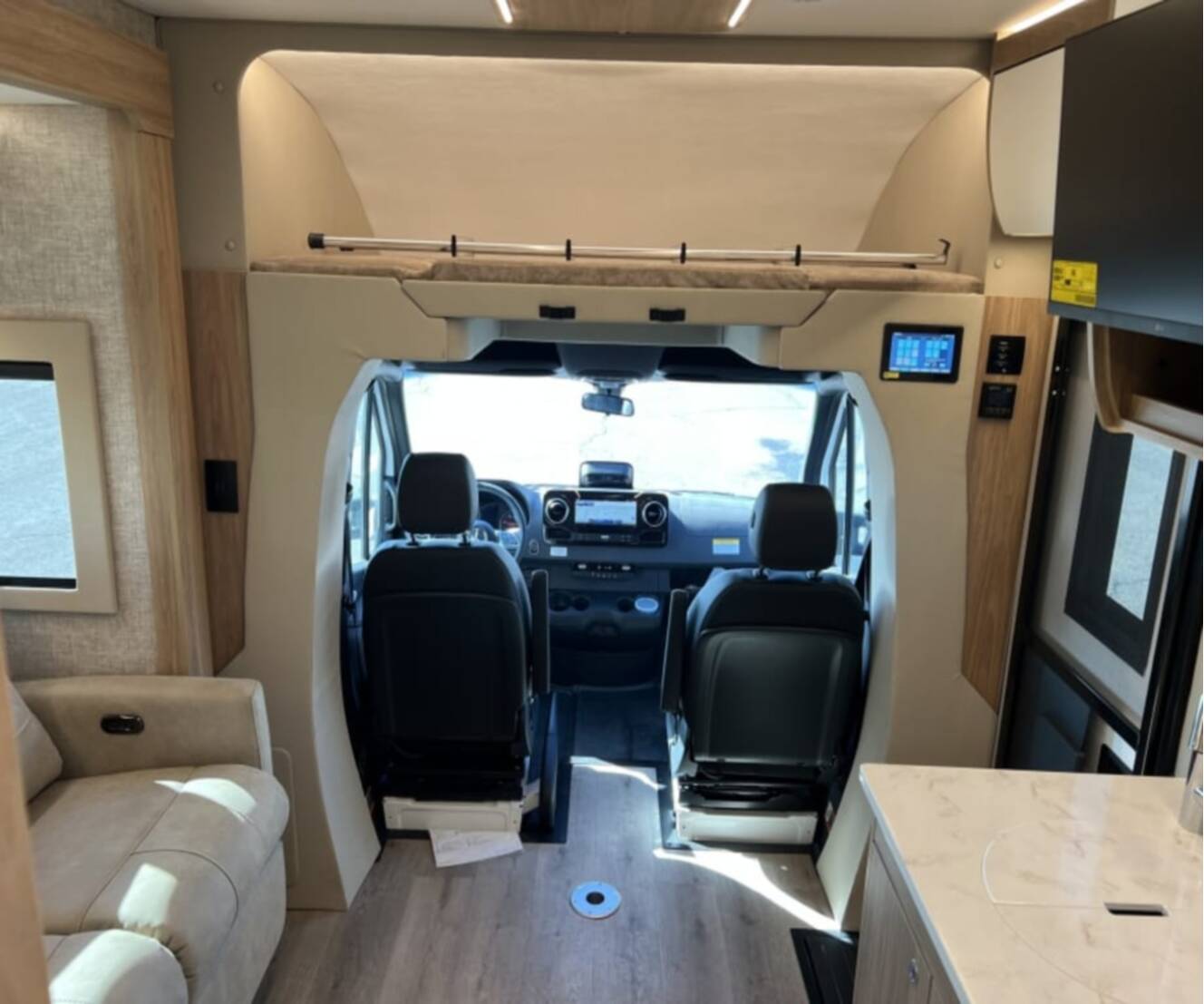 A photo of this 2027 Tiffin WAYFARER 25XLW