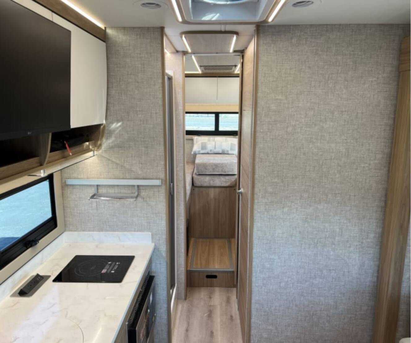 A photo of this 2027 Tiffin WAYFARER 25XLW
