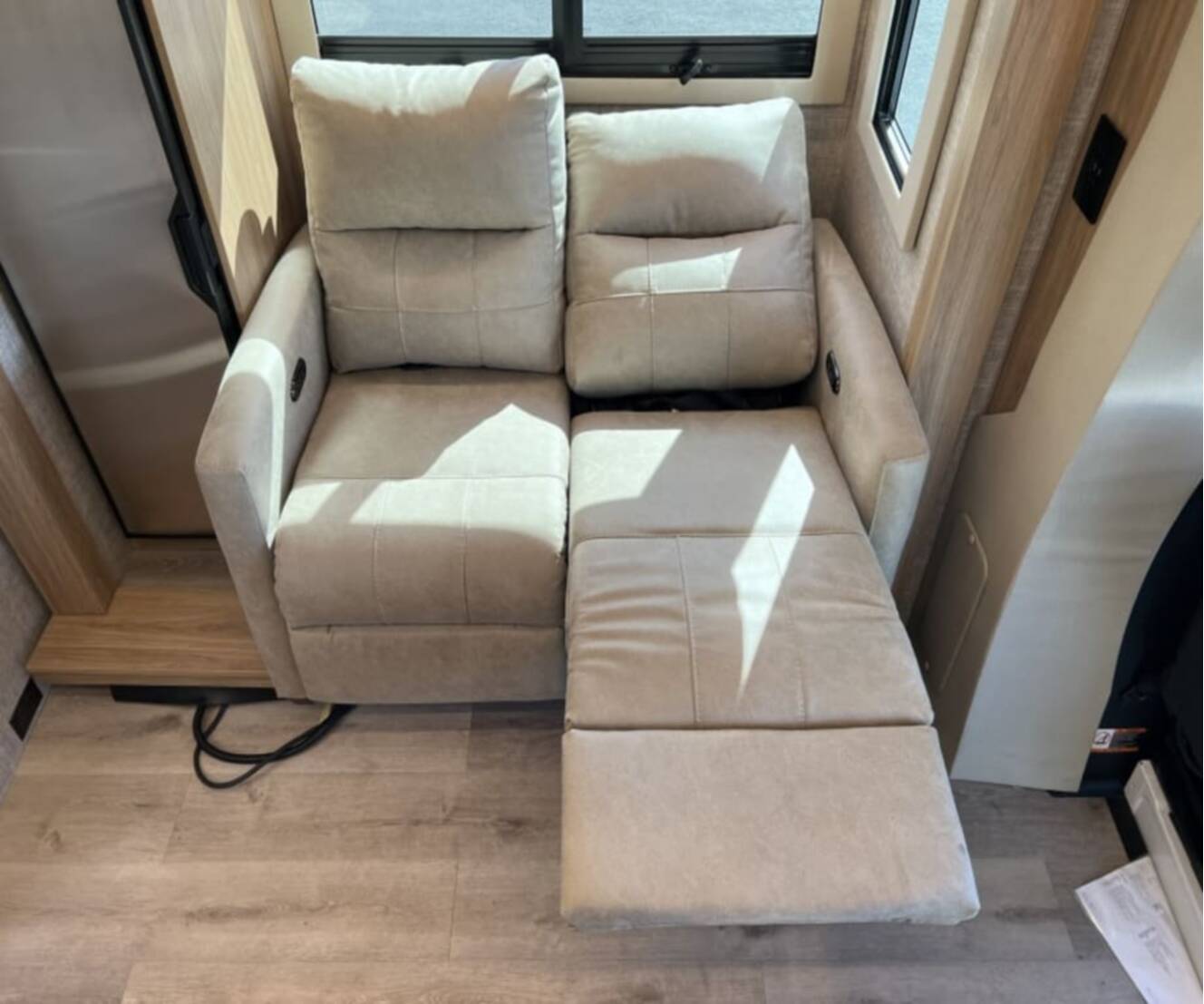 A photo of this 2027 Tiffin WAYFARER 25XLW