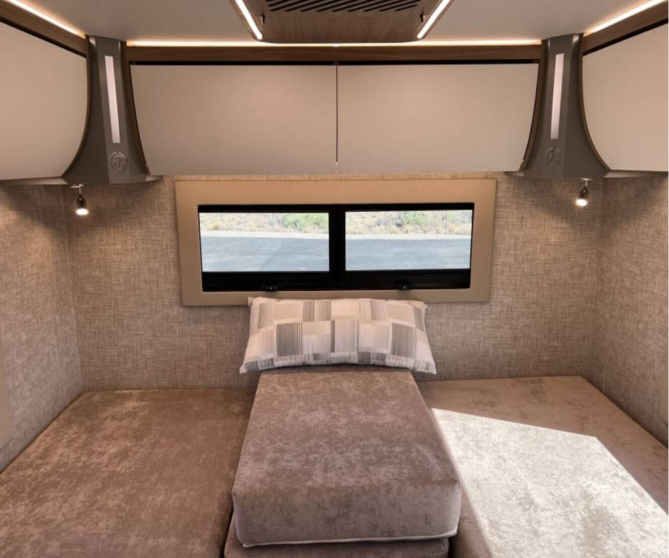 A photo of this 2027 Tiffin WAYFARER 25XLW