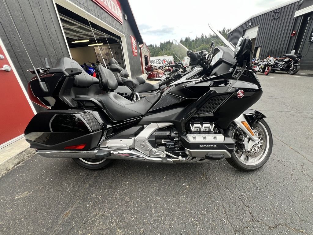 2019 Honda® Gold Wing Tour Automatic DCT Darkness Black Metallic TOUR AUTOMATIC DCT in Bremerton, WA