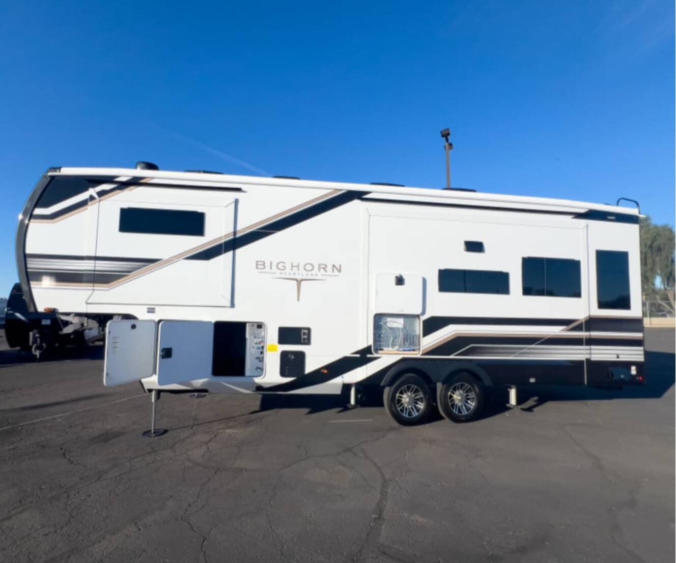 A photo of this 2026 Heartland BIGHORN 31RL