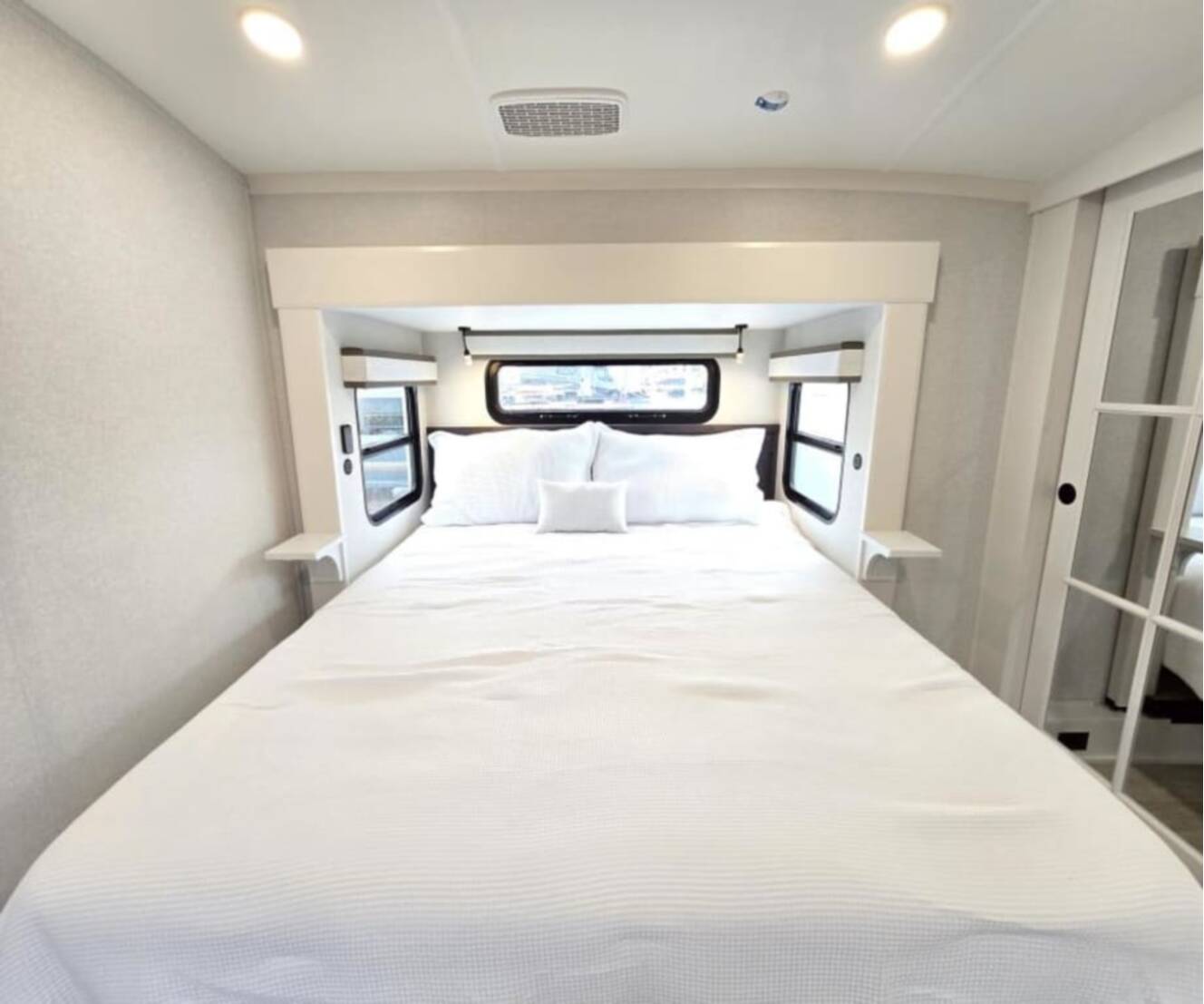 A photo of this 2026 Heartland BIGHORN 38RE