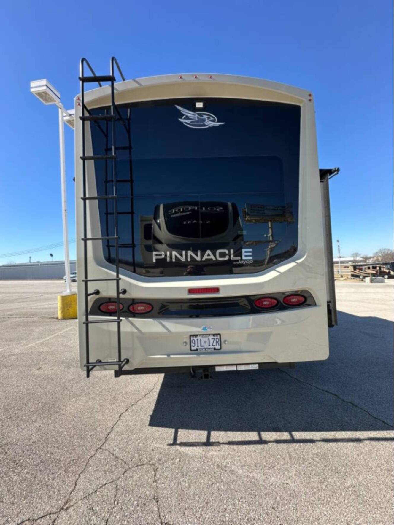 A photo of this 2022 Jayco Pinnacle 36SSWS