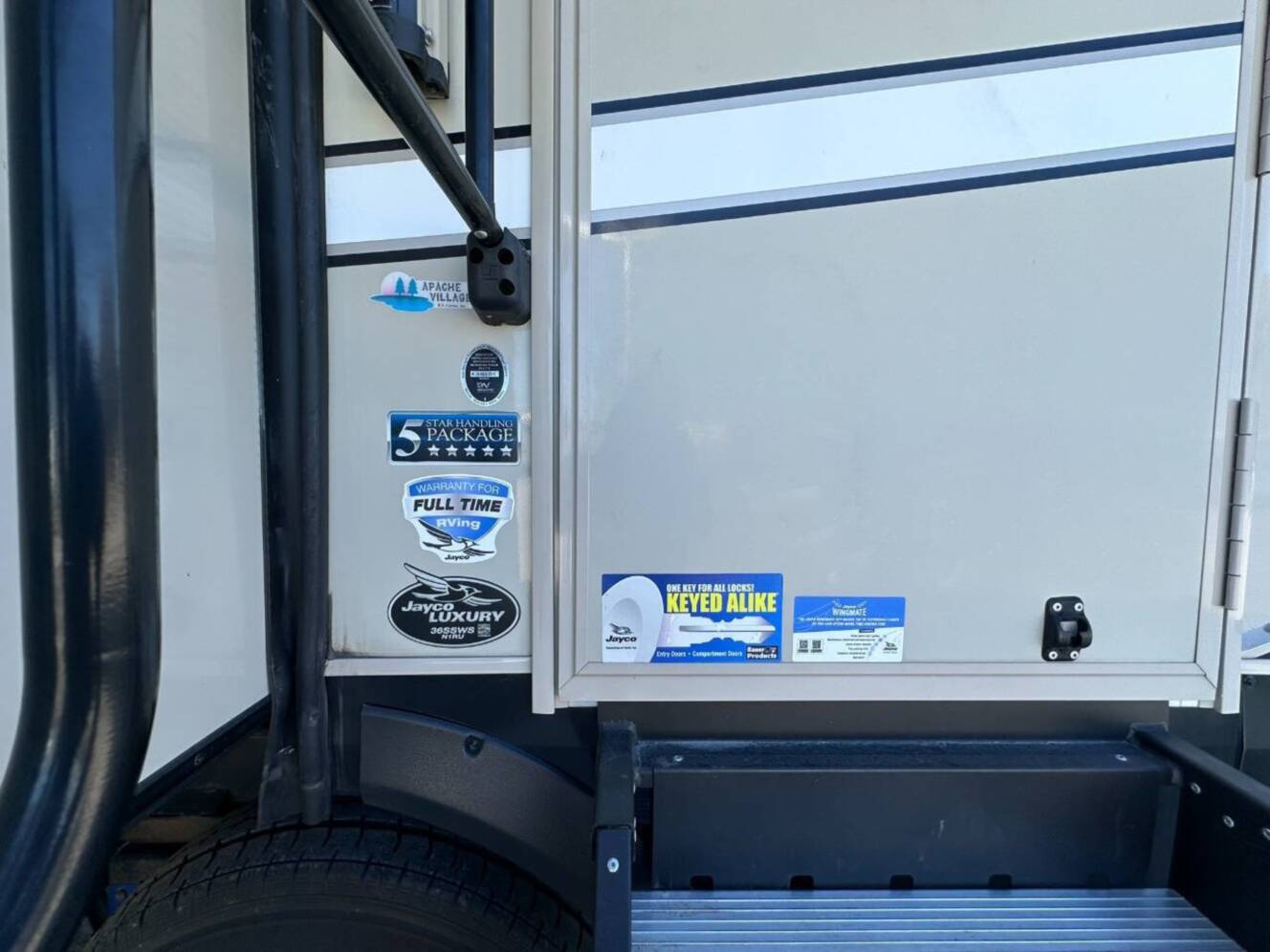 A photo of this 2022 Jayco Pinnacle 36SSWS