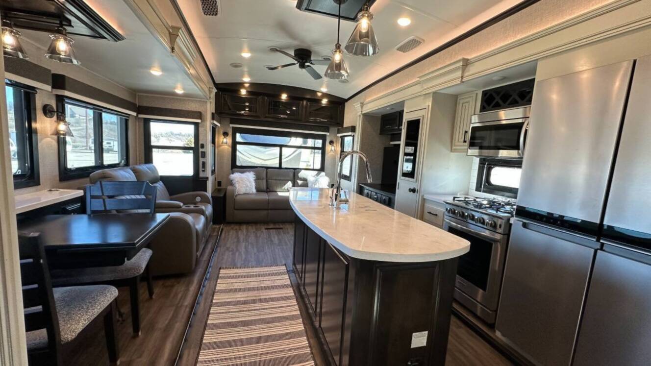 A photo of this 2022 Jayco Pinnacle 36SSWS
