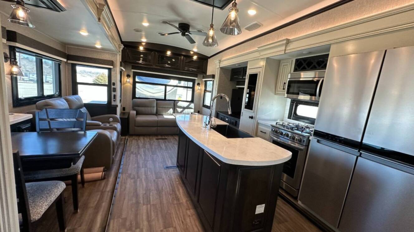 A photo of this 2022 Jayco Pinnacle 36SSWS