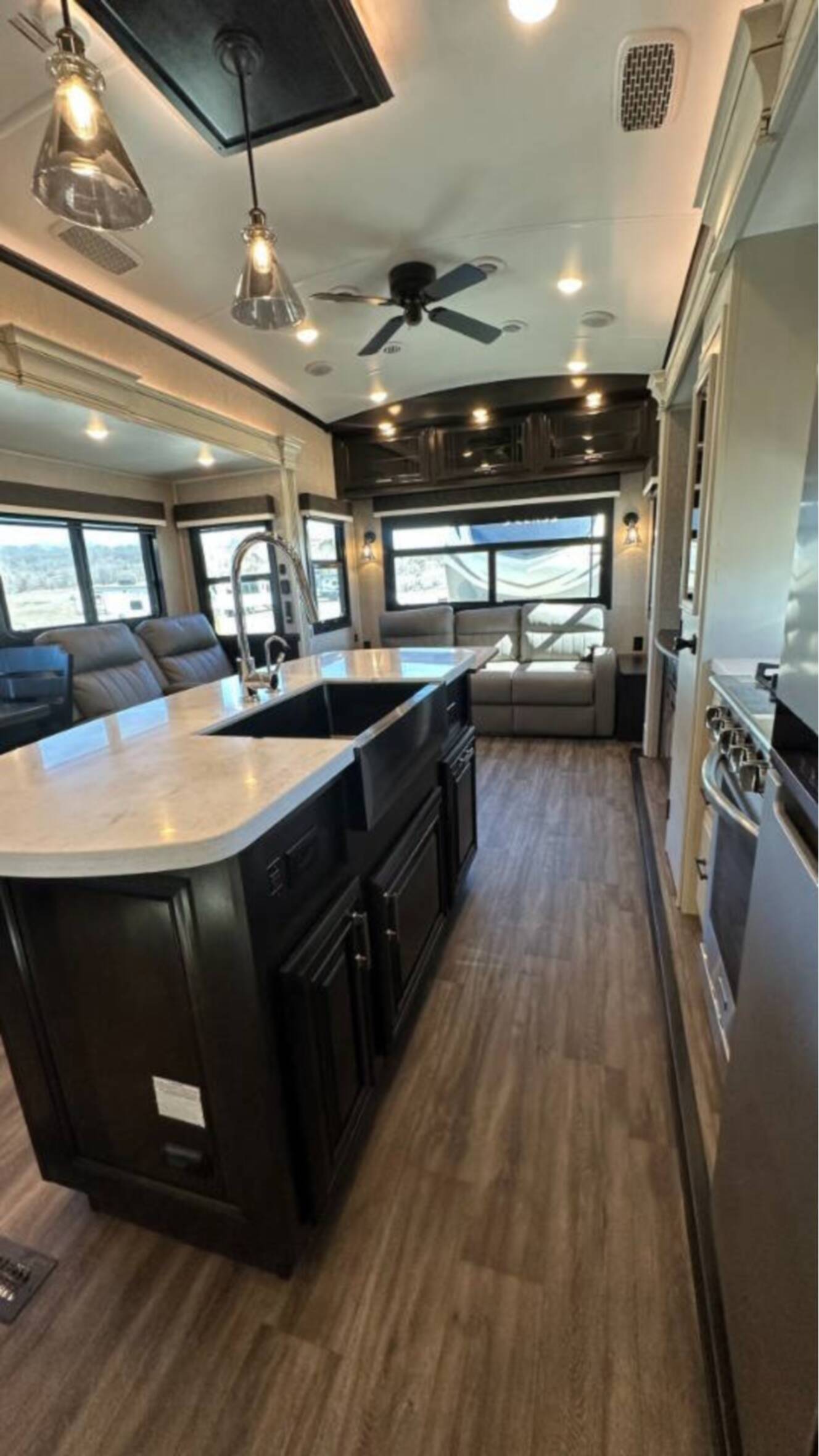 A photo of this 2022 Jayco Pinnacle 36SSWS