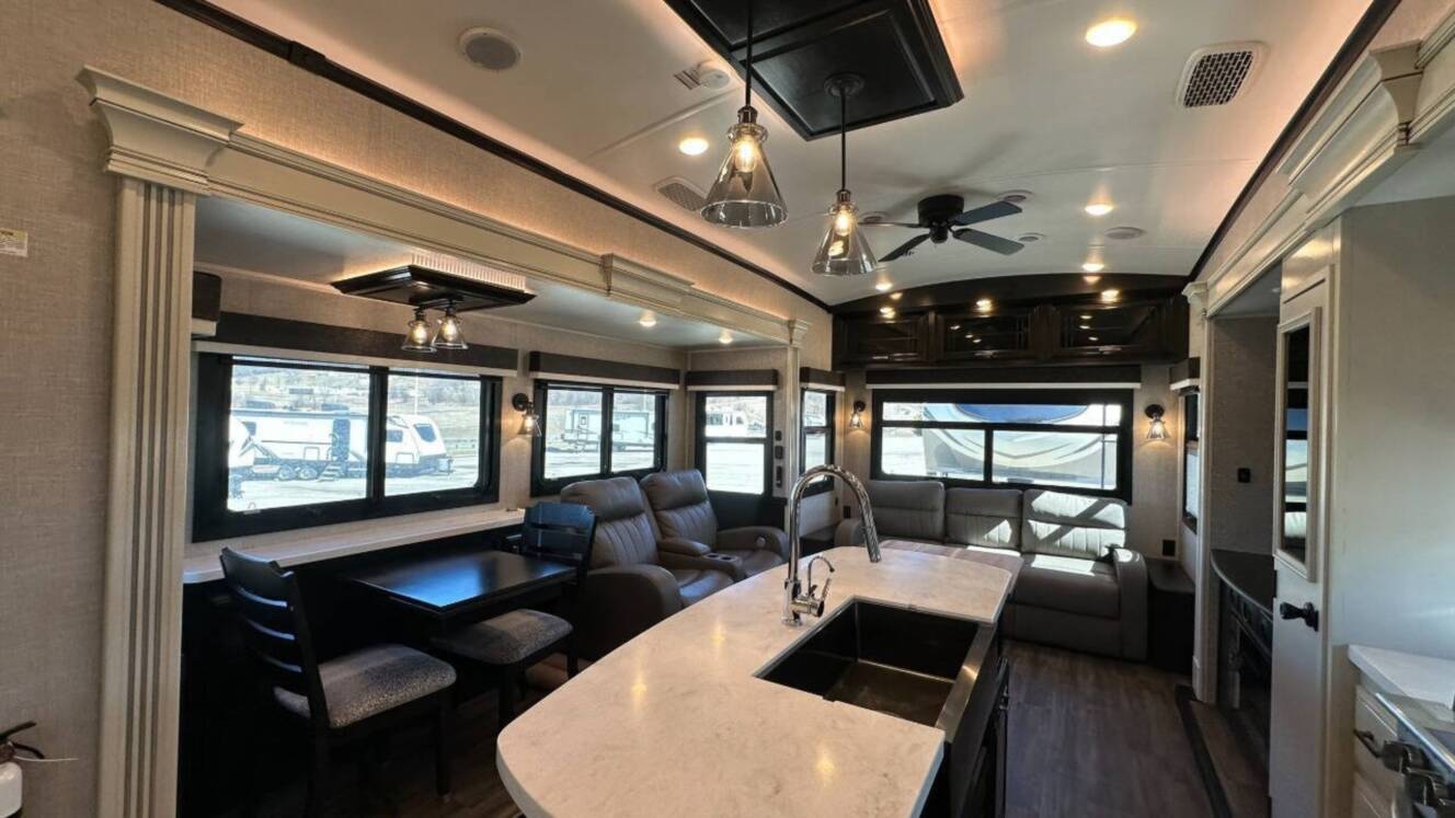 A photo of this 2022 Jayco Pinnacle 36SSWS