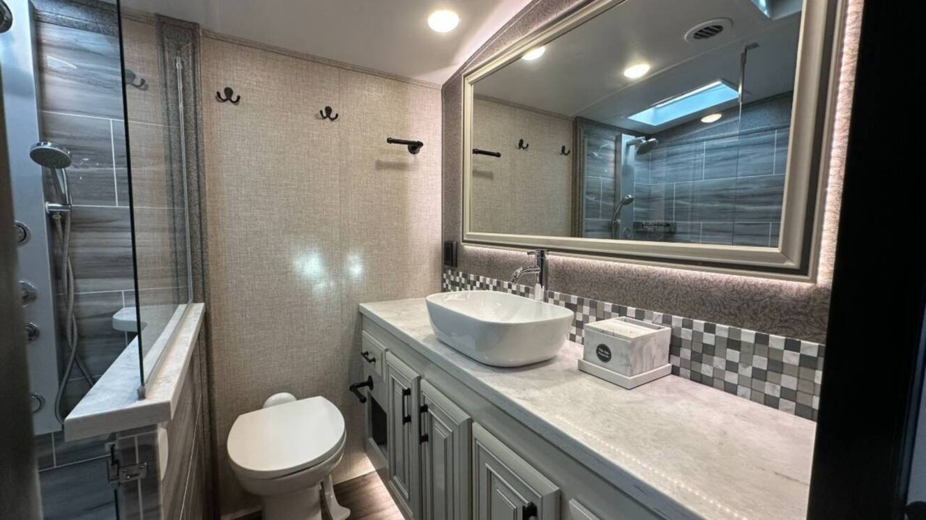 A photo of this 2022 Jayco Pinnacle 36SSWS