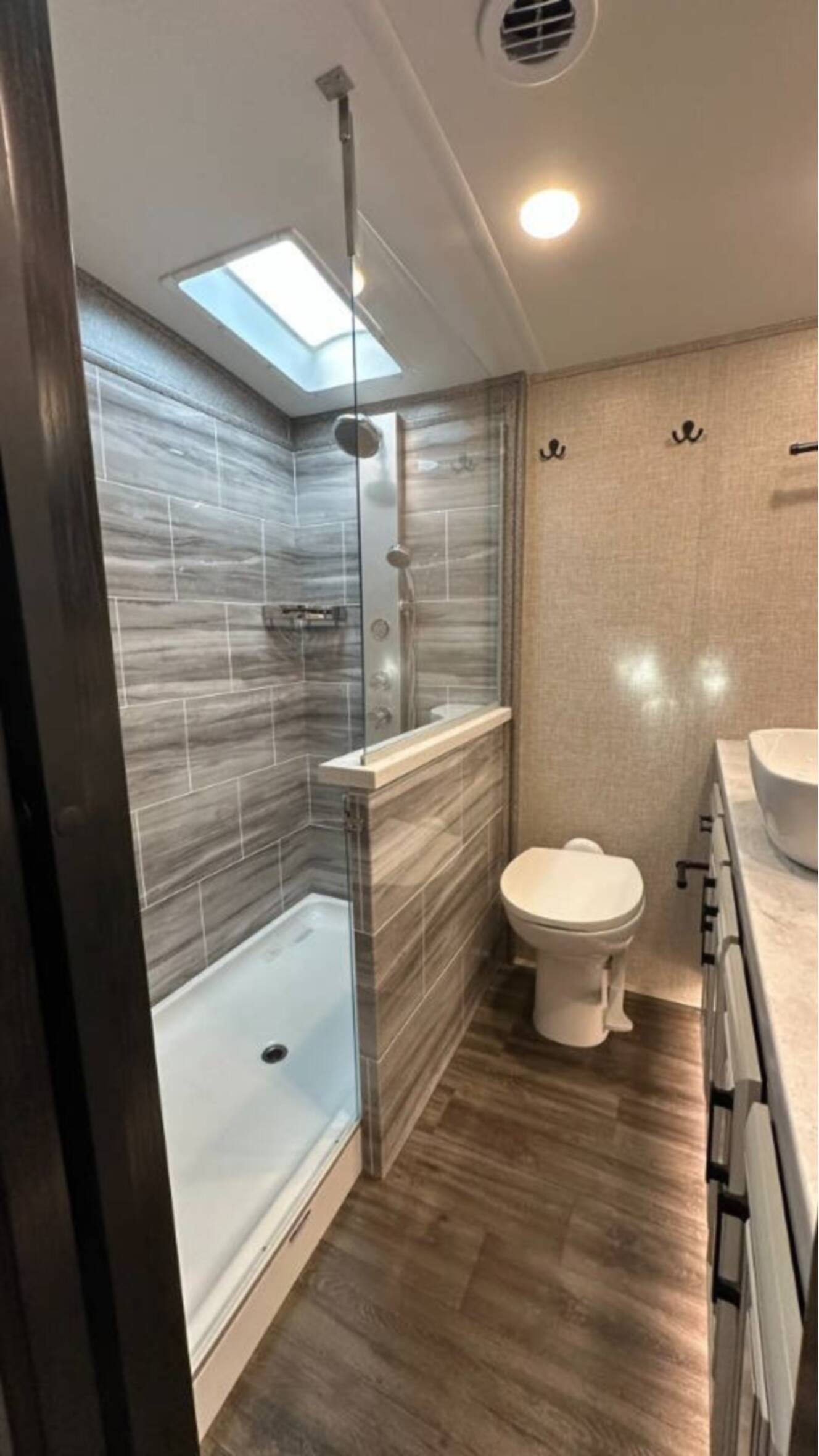 A photo of this 2022 Jayco Pinnacle 36SSWS