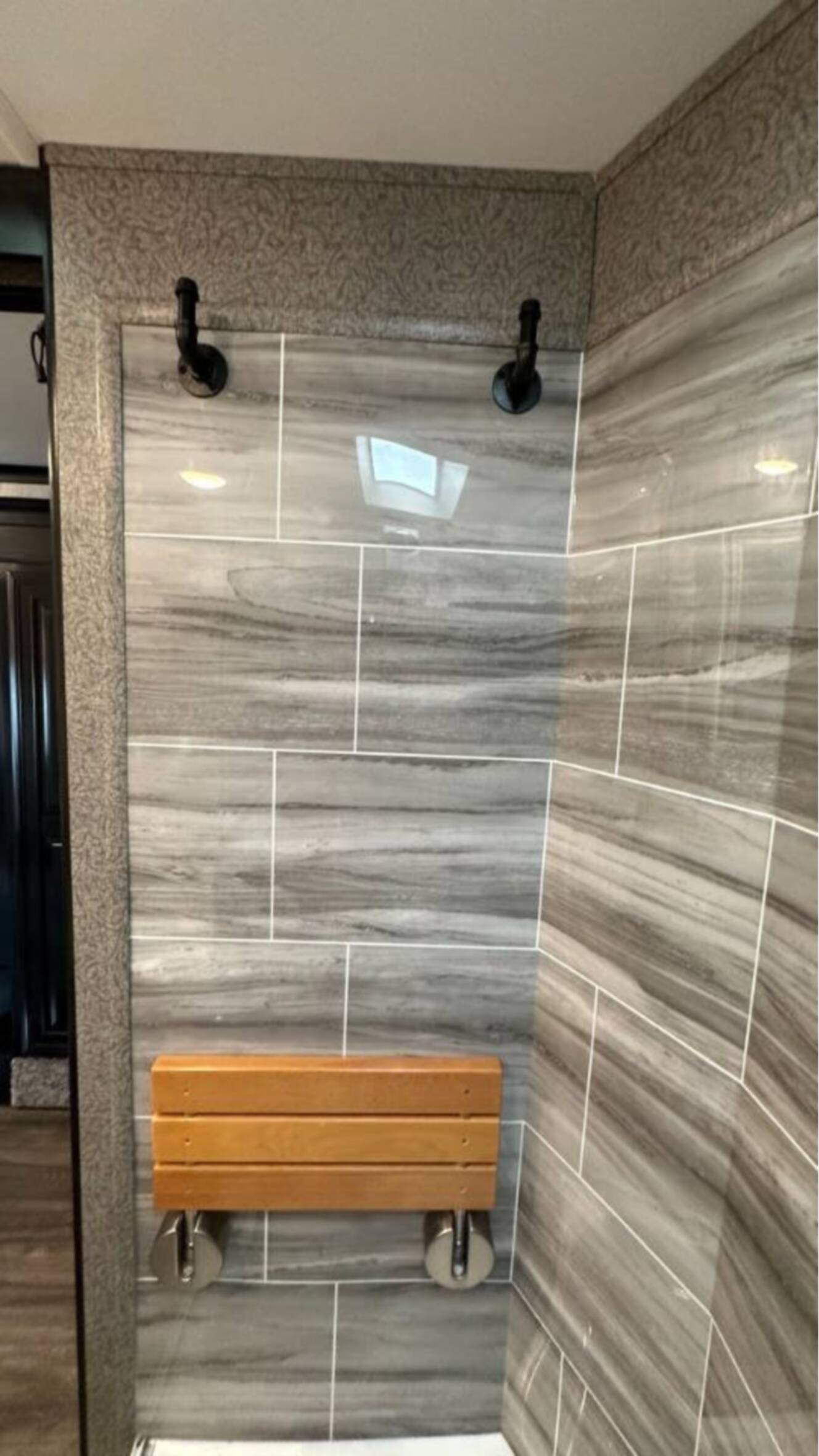 A photo of this 2022 Jayco Pinnacle 36SSWS