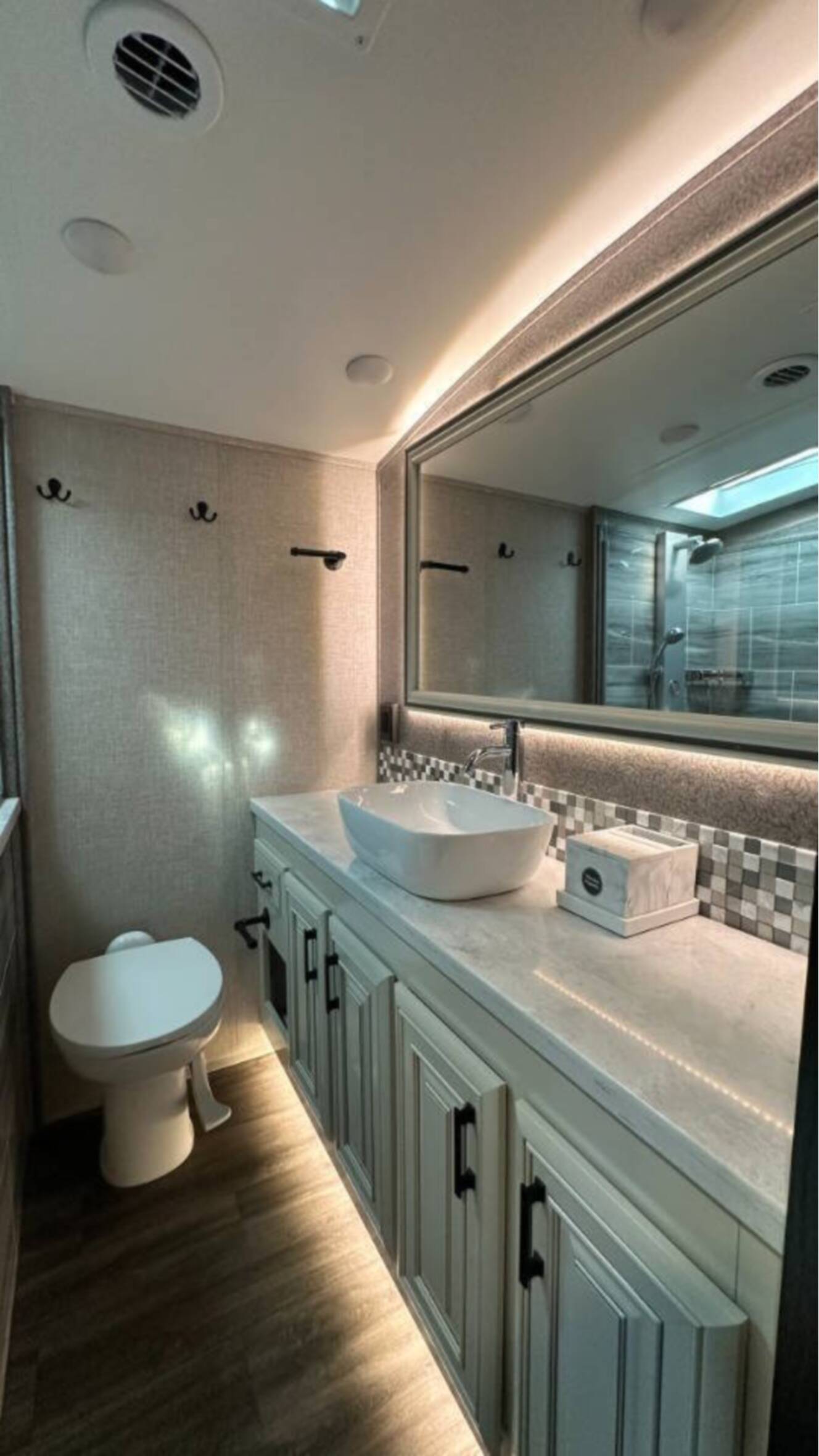 A photo of this 2022 Jayco Pinnacle 36SSWS