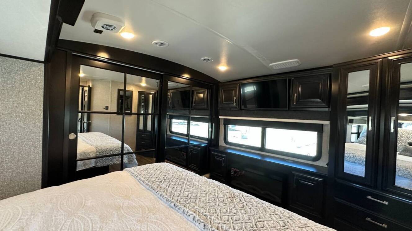 A photo of this 2022 Jayco Pinnacle 36SSWS