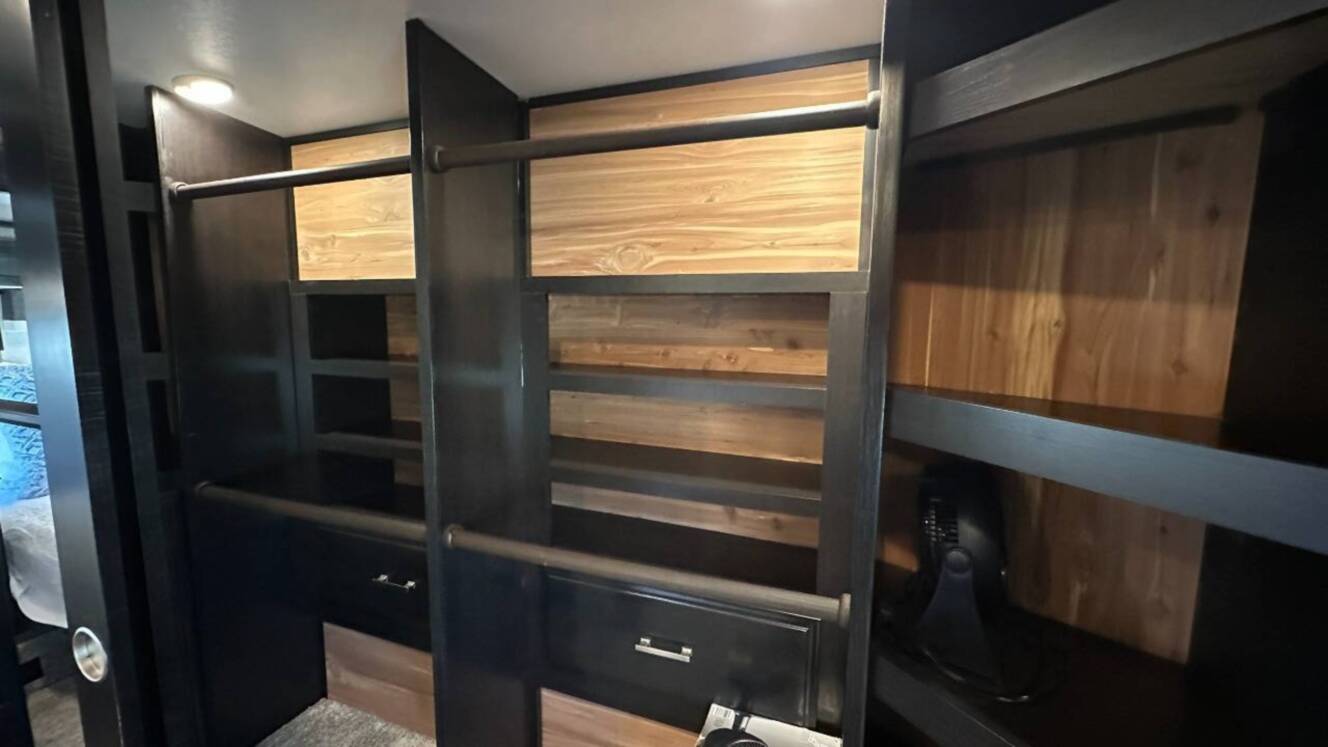 A photo of this 2022 Jayco Pinnacle 36SSWS