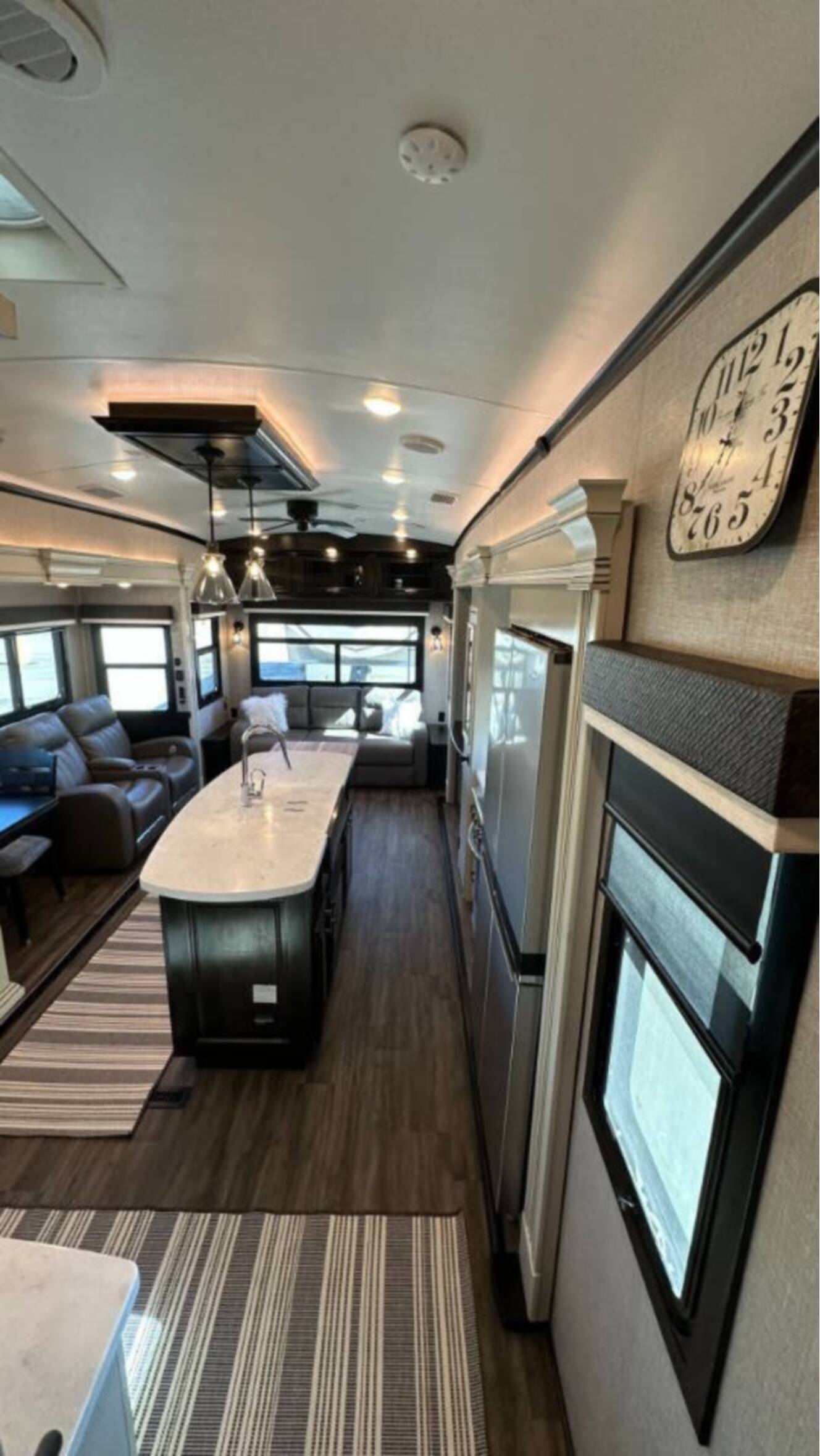 A photo of this 2022 Jayco Pinnacle 36SSWS