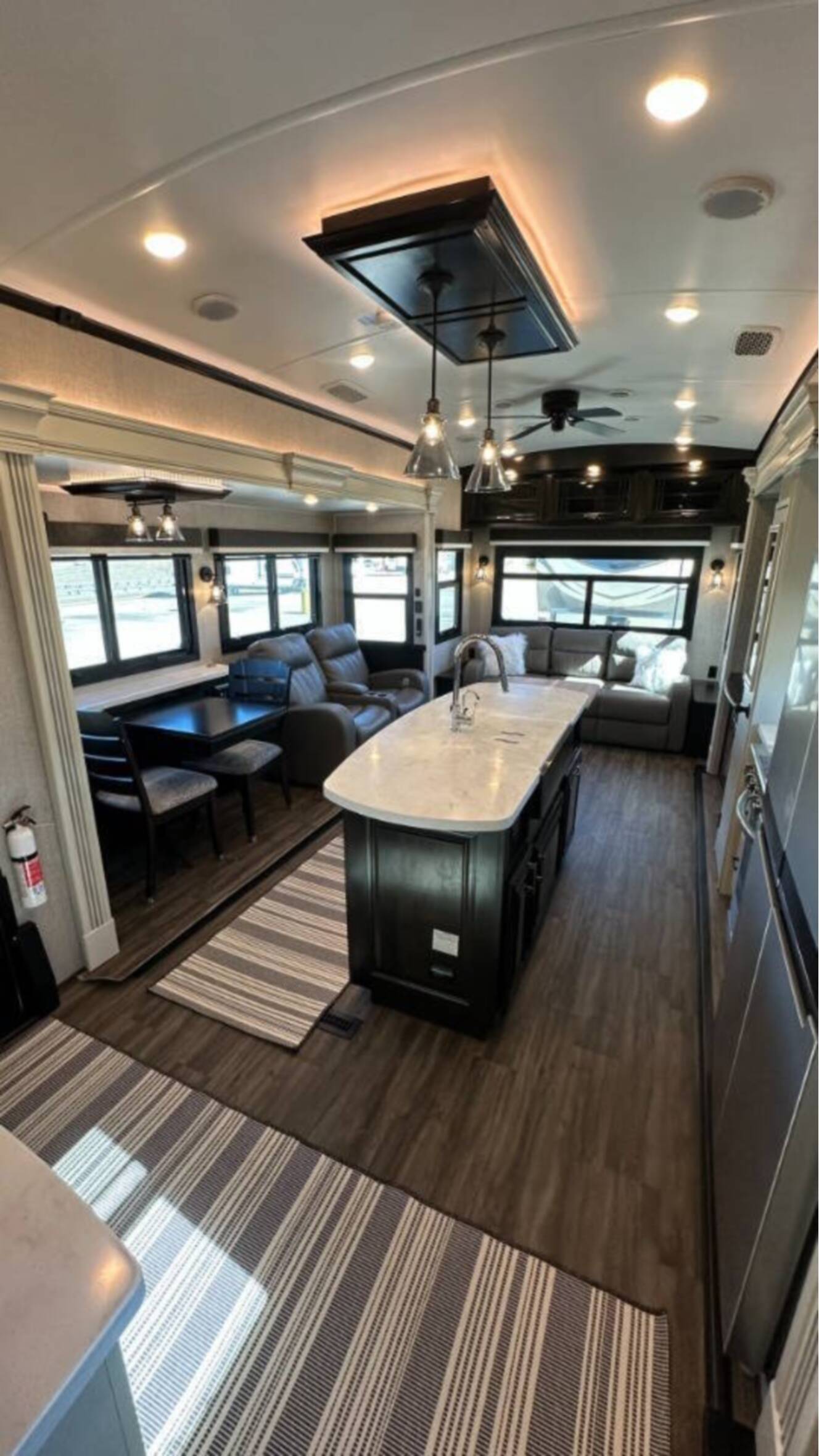 A photo of this 2022 Jayco Pinnacle 36SSWS