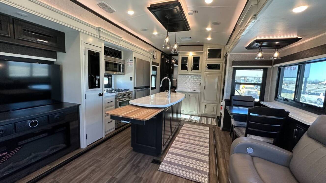 A photo of this 2022 Jayco Pinnacle 36SSWS