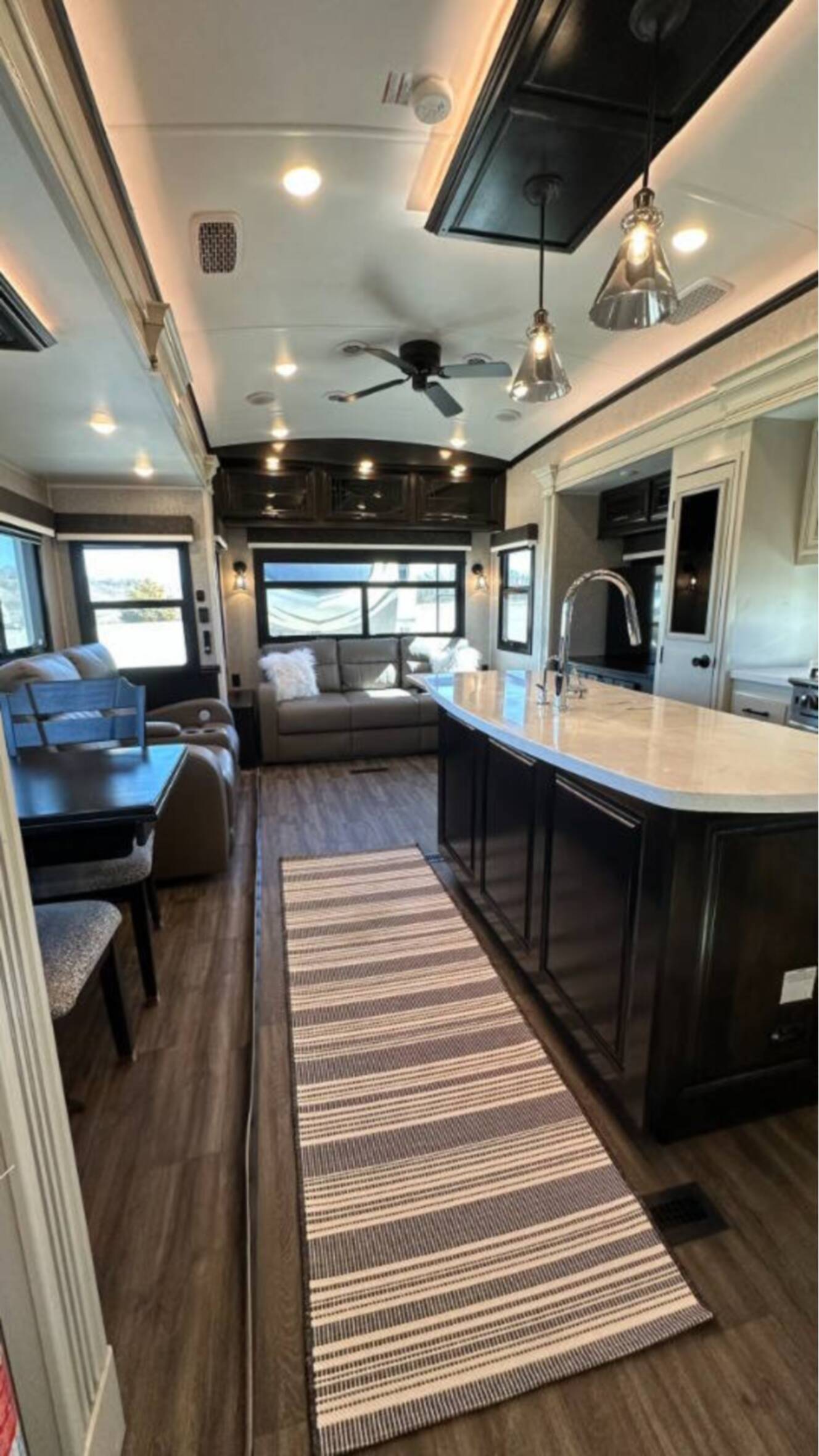 A photo of this 2022 Jayco Pinnacle 36SSWS