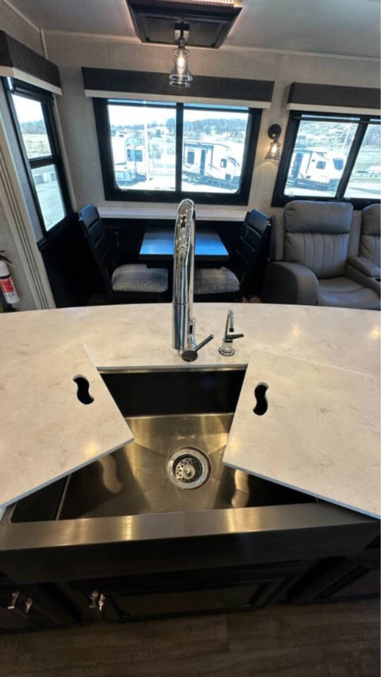 A photo of this 2022 Jayco Pinnacle 36SSWS