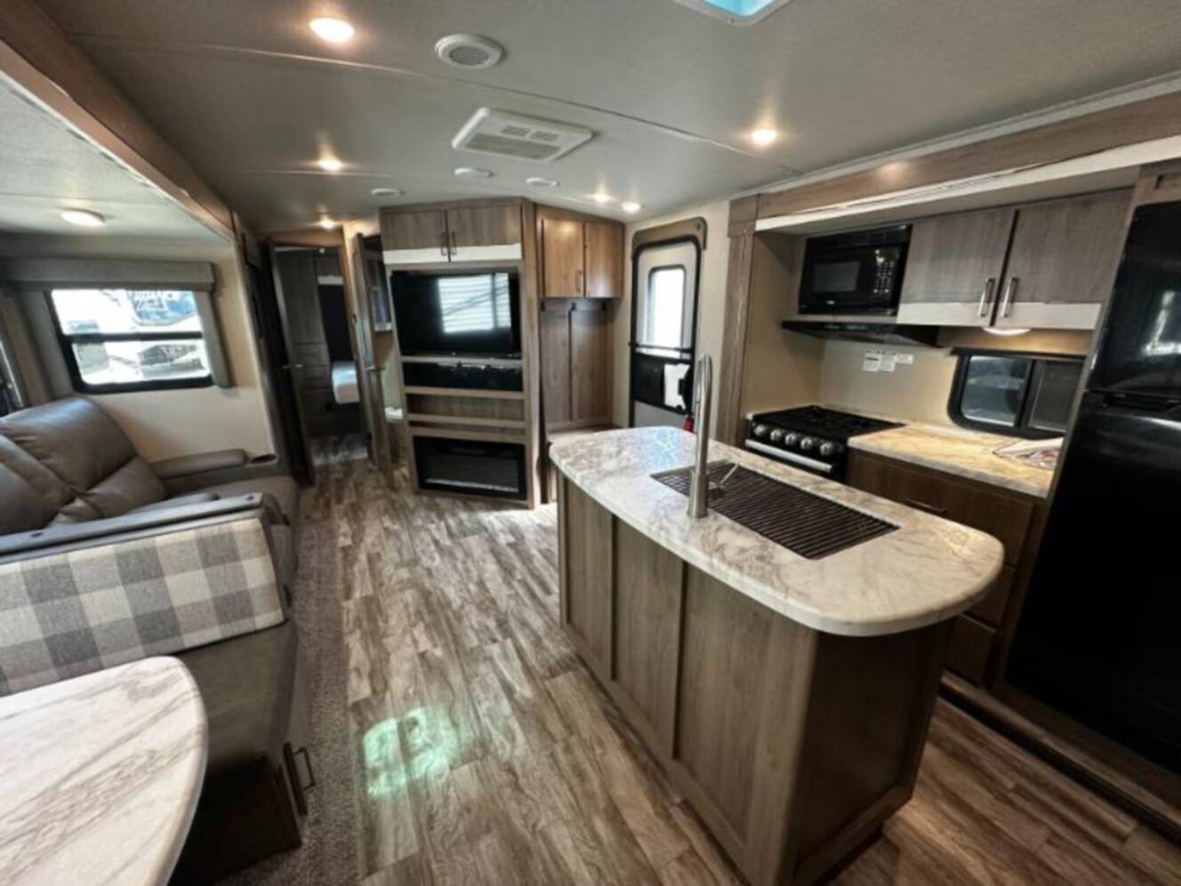 A photo of this 2022 Grand Design Imagine 3250BH
